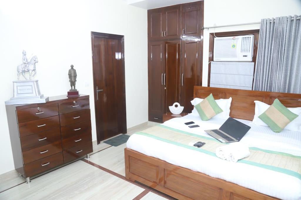 ניו דלהי Divine India Service Apartment 3Bhk,B57 Sarita Vihar,Apollo מראה חיצוני תמונה